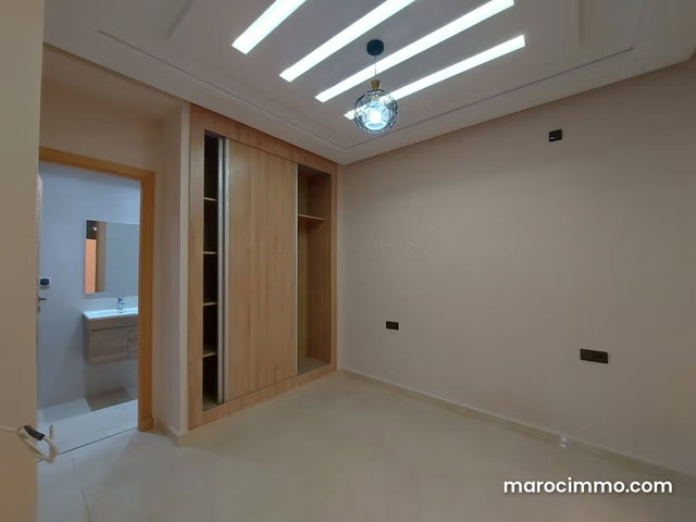 3-Bedroom Apartment with Living Room — 4