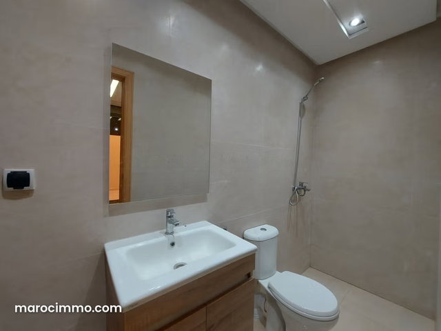 3-Bedroom Apartment with Living Room — 5