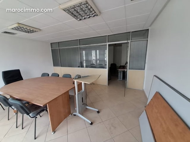 Plateau de bureau à louer au HOPITAUX — 2
