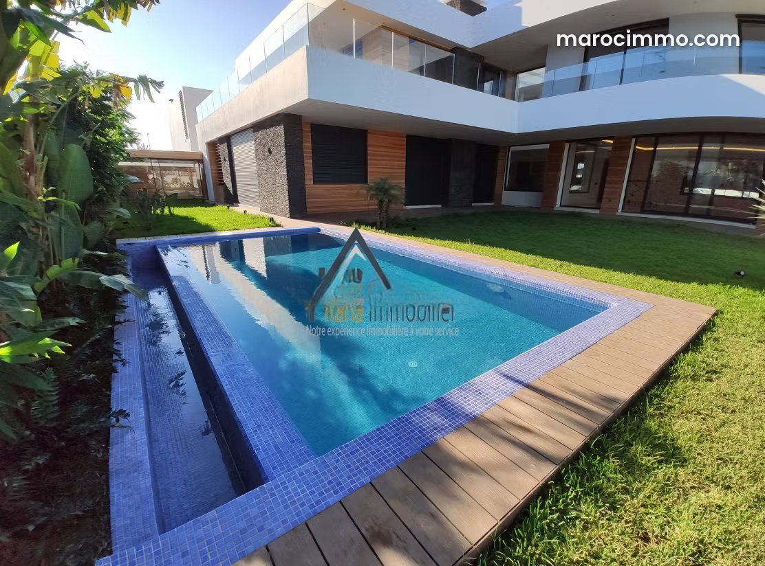 Villa 2000 m² avec piscine et jardin, Souissi, Rabat — Rabat