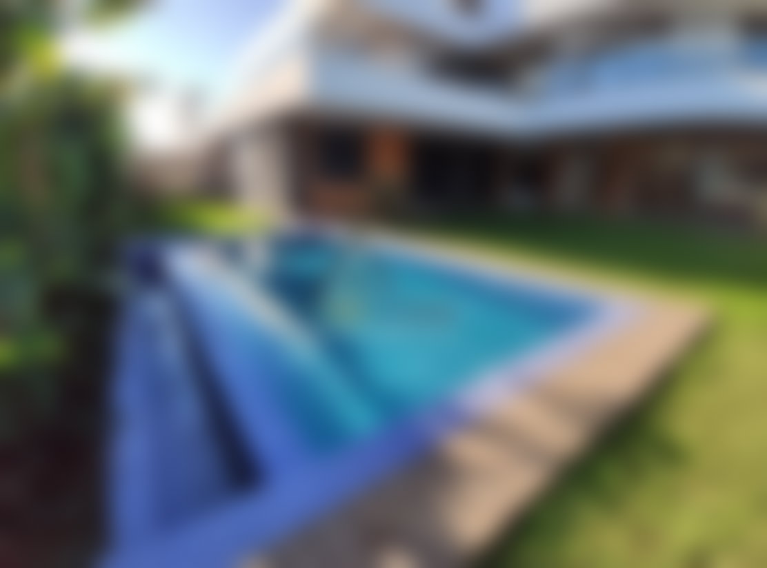 Villa 2000 m² avec piscine et jardin, Souissi, Rabat