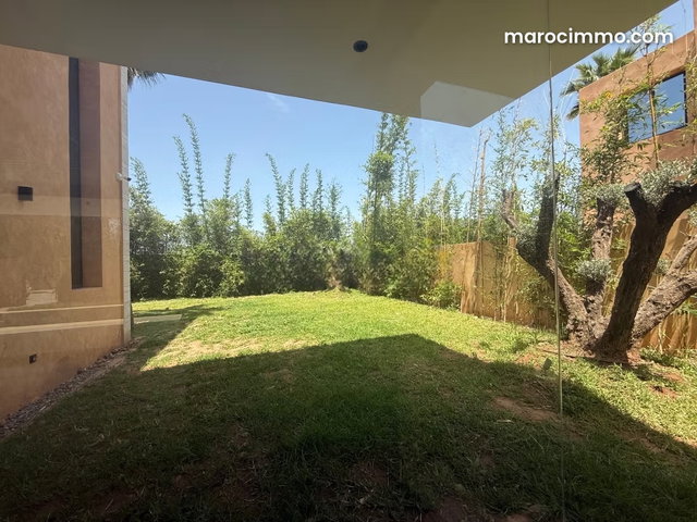 Beautiful villa for sale on Route de l'Ourika. 4 comfortable bedrooms. Pool and air conditioning — 5