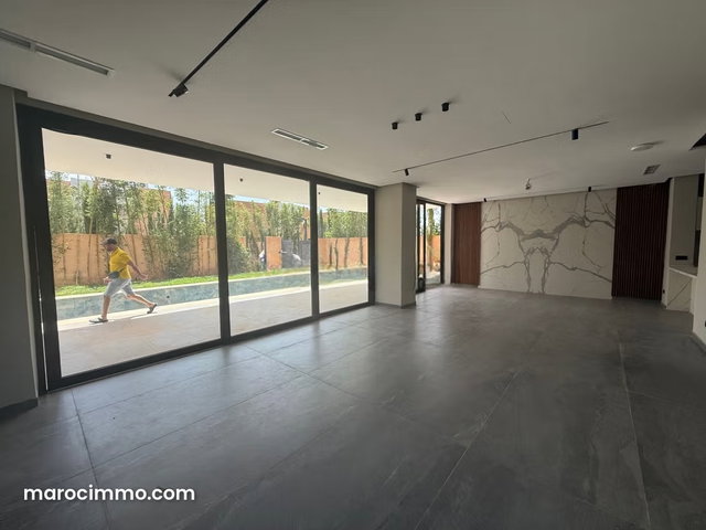 Beautiful villa for sale on Route de l'Ourika. 4 comfortable bedrooms. Pool and air conditioning — 3