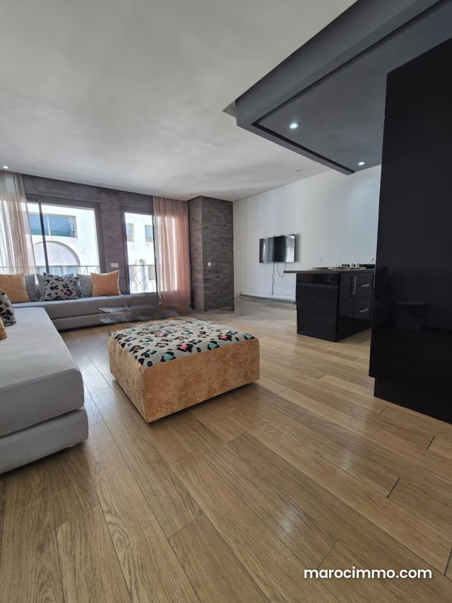 A louer beau studio 65m2 Triangle Or — 2