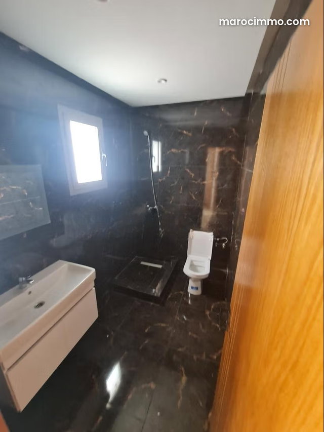 Maison duplexe de luxe à vendre à Sidi Rahal. Surface totale 130 m². Résidence sécurisée, climatisation générale — 5
