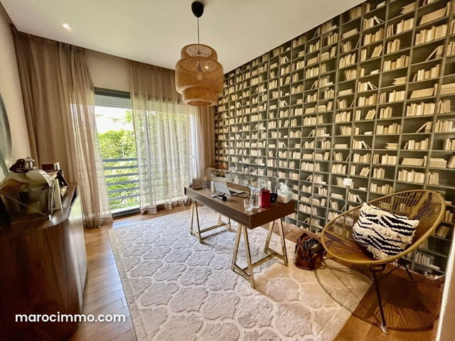 Villa de haut standing à vendre à Dar Bouazza. Surface de 305 m². Tout confort avec piscine et cheminée — 5