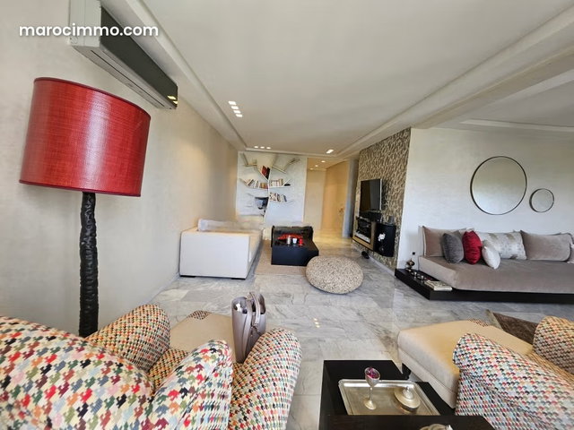 Apartment for Sale in Mers Sultan. 5 Large Rooms. Air Conditioned and Fireplace — 4
