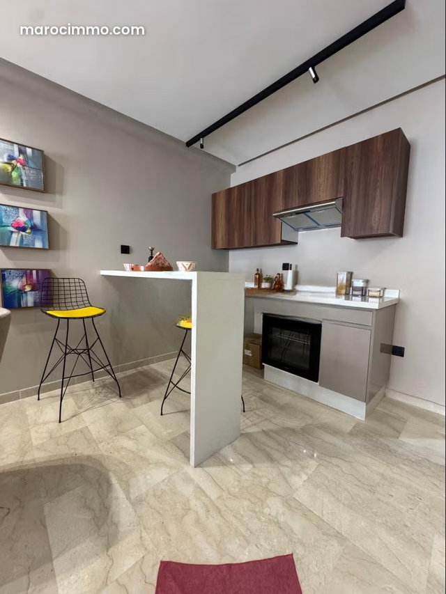 Superbe appartement à vendre à Anfa. 1 belle chambre. Chauffage central et porte blindée — 5