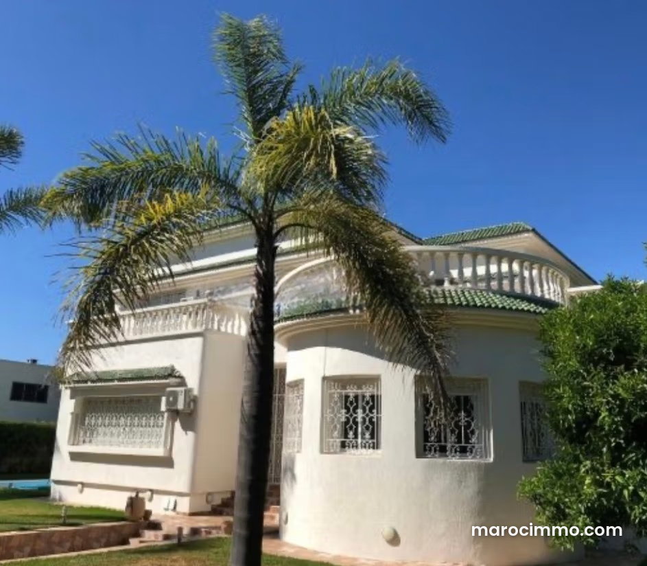 1,050 m² Villa with Swimming Pool and Hammam for Rent, Riyad, Rabat — Rabat
