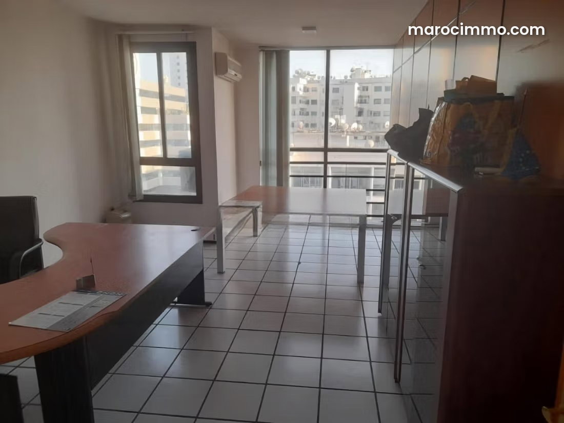 104 m² Office for Lease in Anfa, Casablanca, 4th Floor, No Overlooking — Casablanca