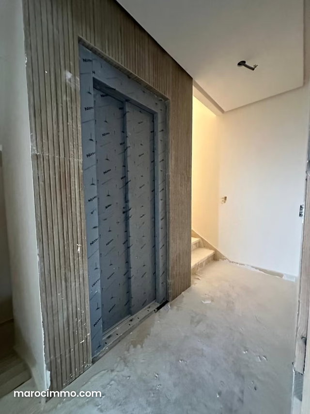 Bel appartement à vendre Subventioné à Tetouan. Situe dans un environnement ouvert et calme avec vue sur la montagne, fenêtre double vitrage — 5
