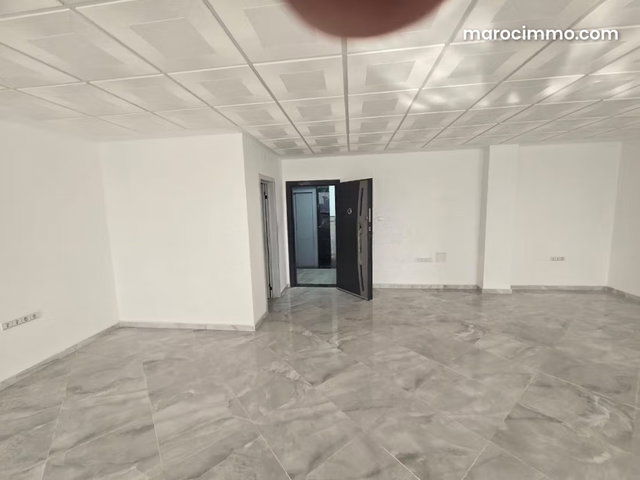 Immeuble plateaux bureaux avec commerces au RDC — 3
