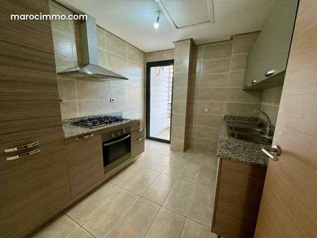 Bel appartement en location à Riyad. 3 pièces. Terrasse et ascenseur — 3