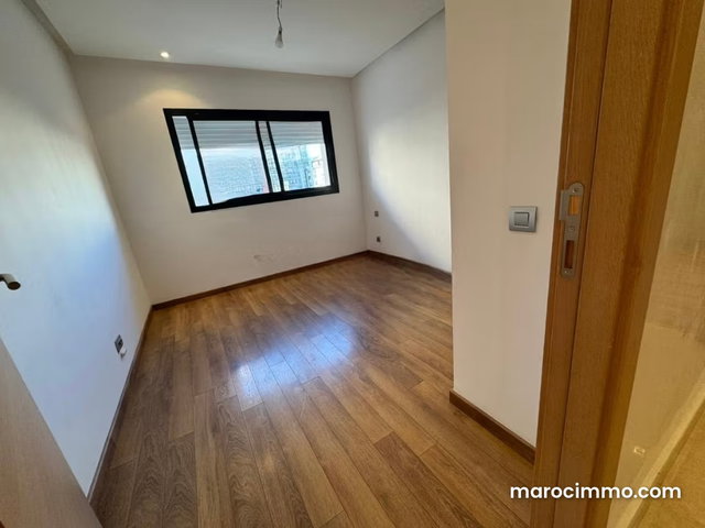 Bel appartement en location à Riyad. 3 pièces. Terrasse et ascenseur — 2