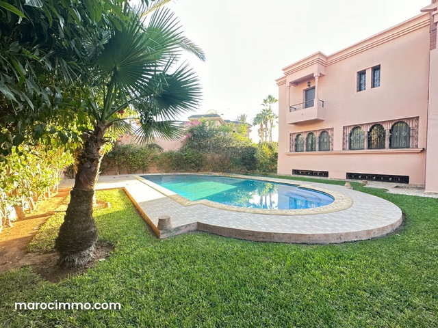 Luxury Villa with Garden and Pool — 4