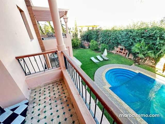Luxury Villa with Garden and Pool — 3