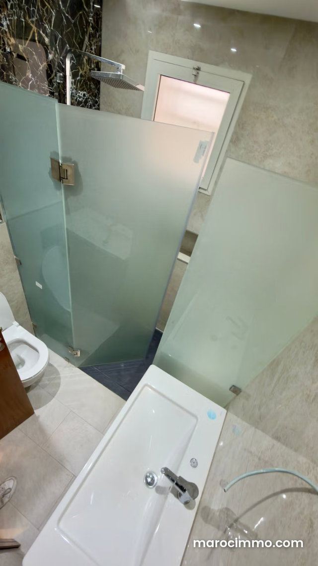 Appartement 3 chambres rénové — Résidence Les Chênes CGI, Riad Oulad Mtaa, Témara — 4