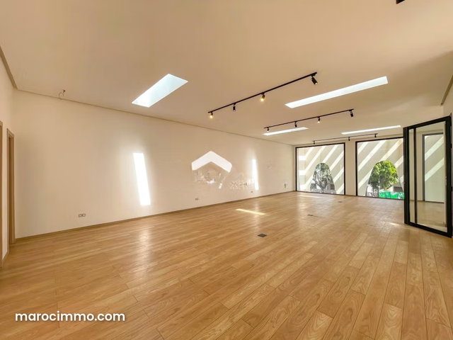 Bureau Local commercial en location à CIL Hay Salam. Superficie 157 m². Porte blindée et résidence sécurisée — 3