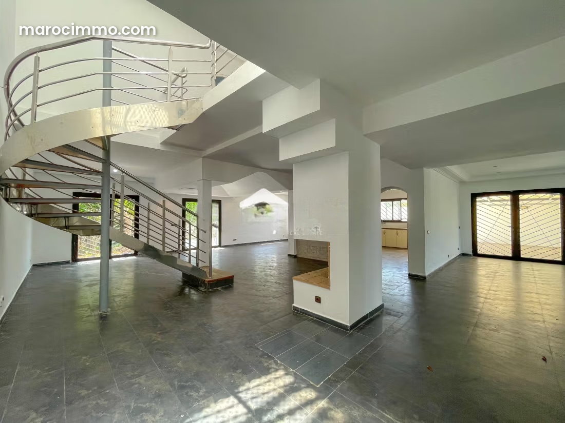 450 m² Villa, 4 Bedrooms with Swimming Pool, Aïn Diab, Casablanca — Casablanca