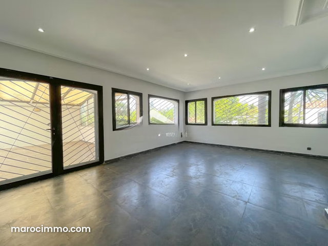 Luxury Villa for Rent in Ain Diab. 450 m² Surface Area. Double Glazed Windows and Steel Door — 2