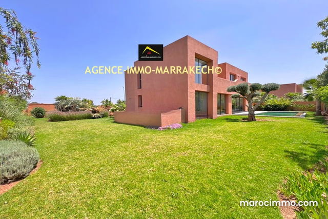 Villa de 4 suites, 4 Façades, 822 m², avec VNA — Marrakech