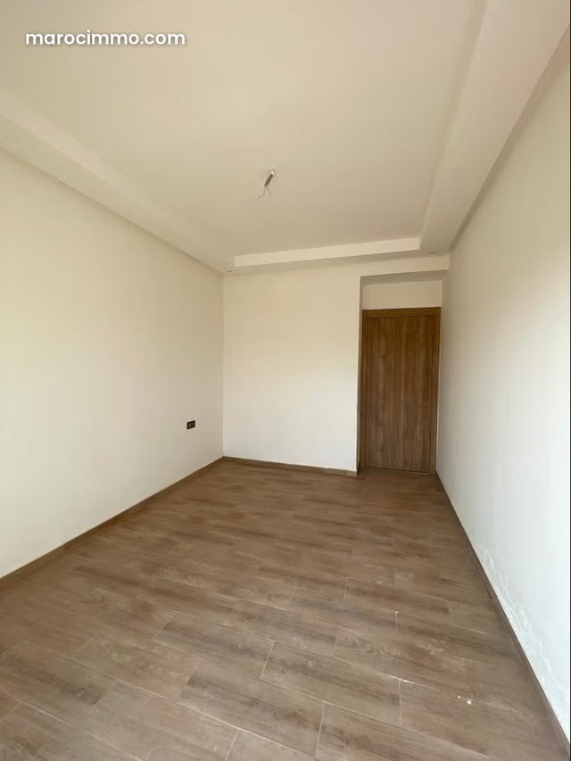 Bright apartment with terrace – Prime location Victor Hugo — 2