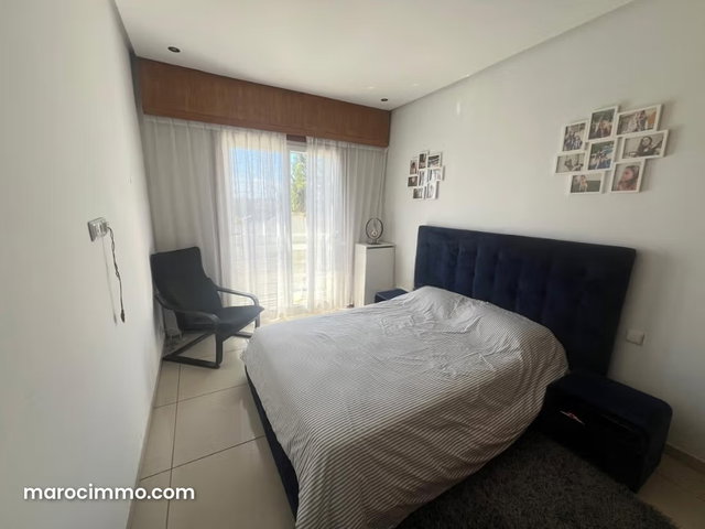 Bel appartement à vendre à Dar Bouazza. 2 chambres agréables. Chauffage central et porte blindée — 4