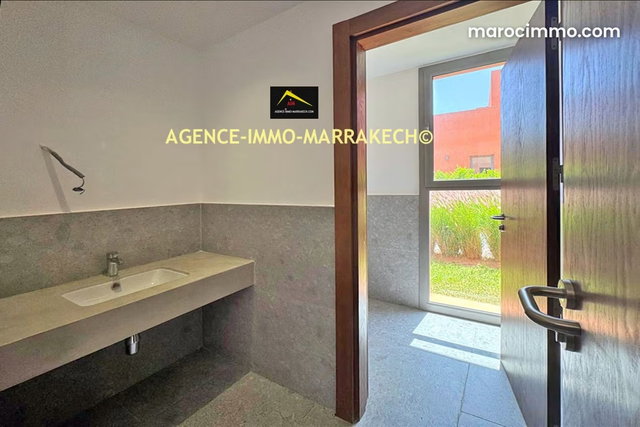 Villa de 3 niveaux en résidence, 4 suites, avec VNA — 5
