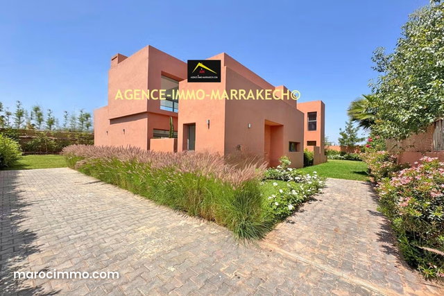 Villa de 3 niveaux en résidence, 4 suites, avec VNA — 2