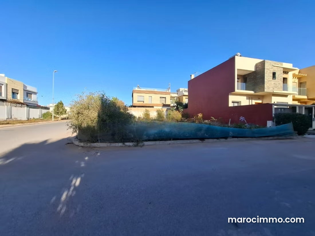 Terrain angle 321 m² à vendre à Dar Bouazza — Dar Bouazza