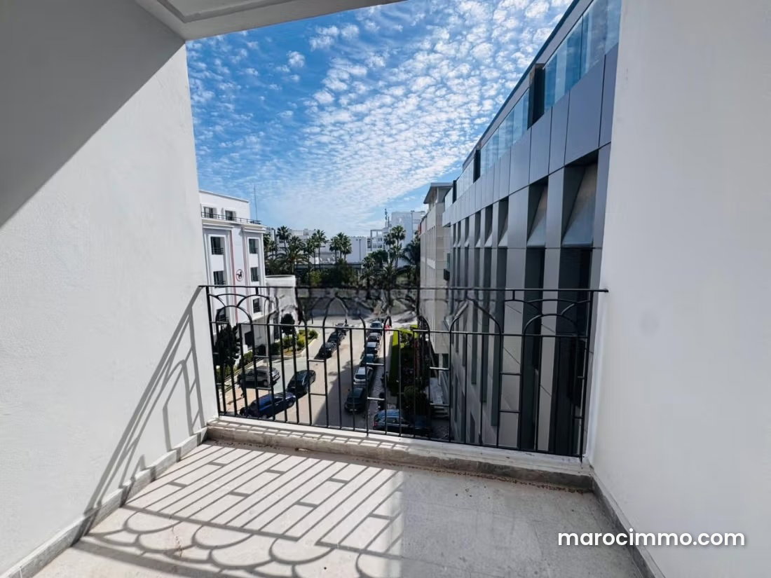 Furnished 58 sqm Apartment with Terrace and Garage, Gauthier, Casablanca — Casablanca