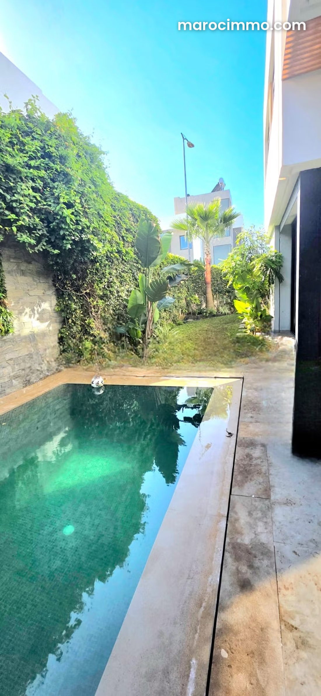 Villa 420 m², piscine et jardin à Dar Bouazza — Dar Bouazza