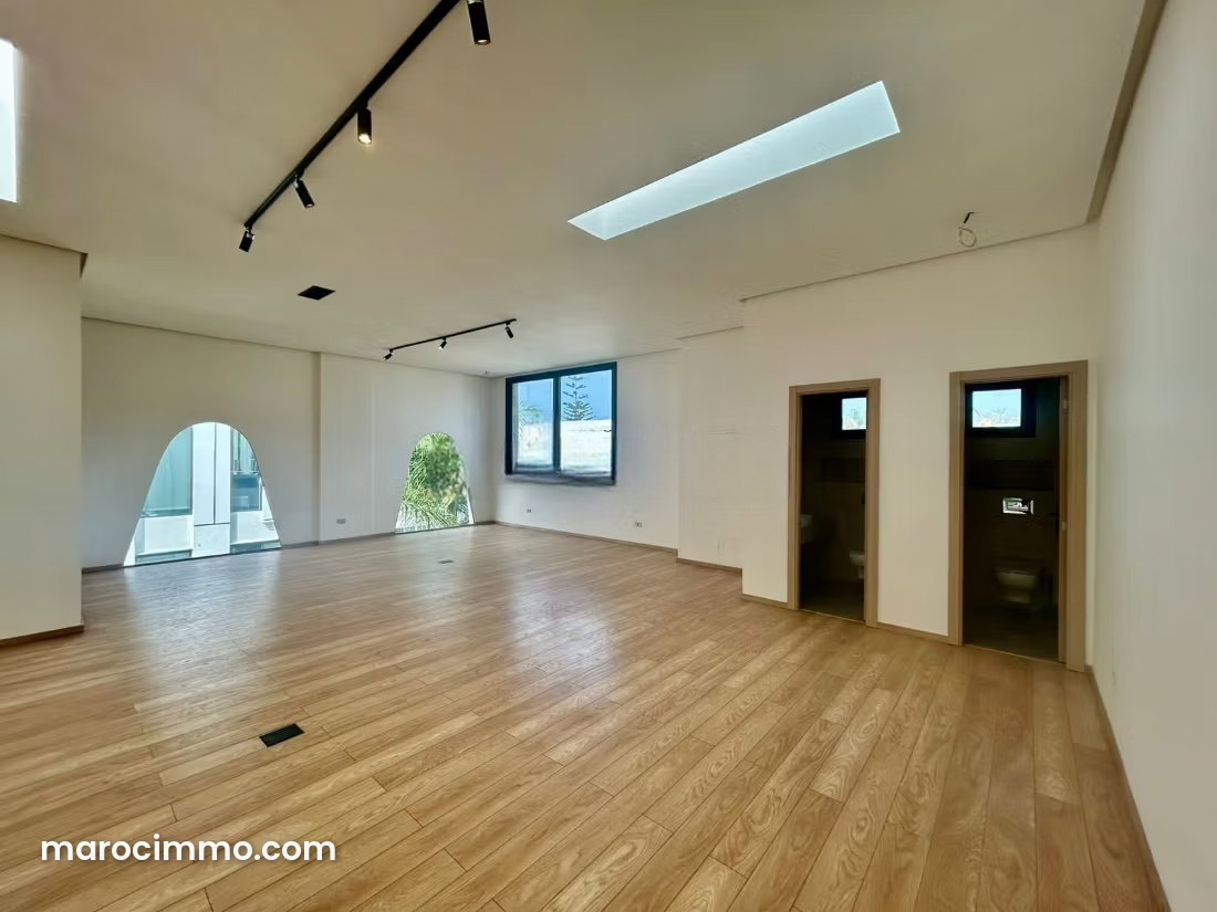152 m² Commercial Premises in C.I.L, Casablanca, Private Entrance and Terrace — Casablanca