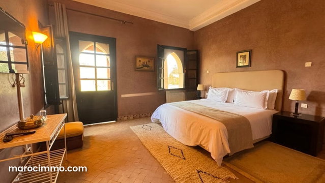 Maison d'Hotes en activité, 12 suites et SPA — 2