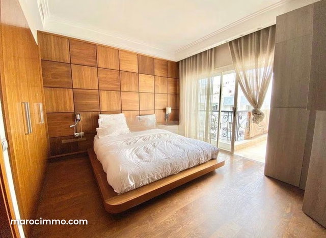 Vente d'un très bel appartement à Racine. Superficie 168 m². Fenêtres double vitrage et chauffage central — 4