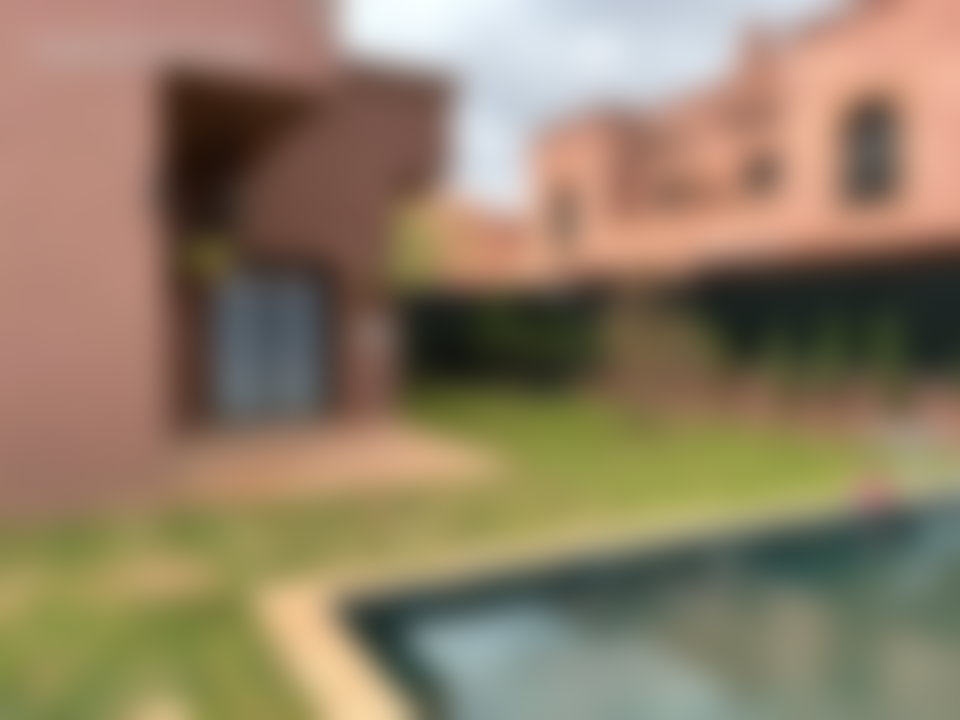 فيلا راقية بمسبح خاص للبيع بحي النخيل في مراكش