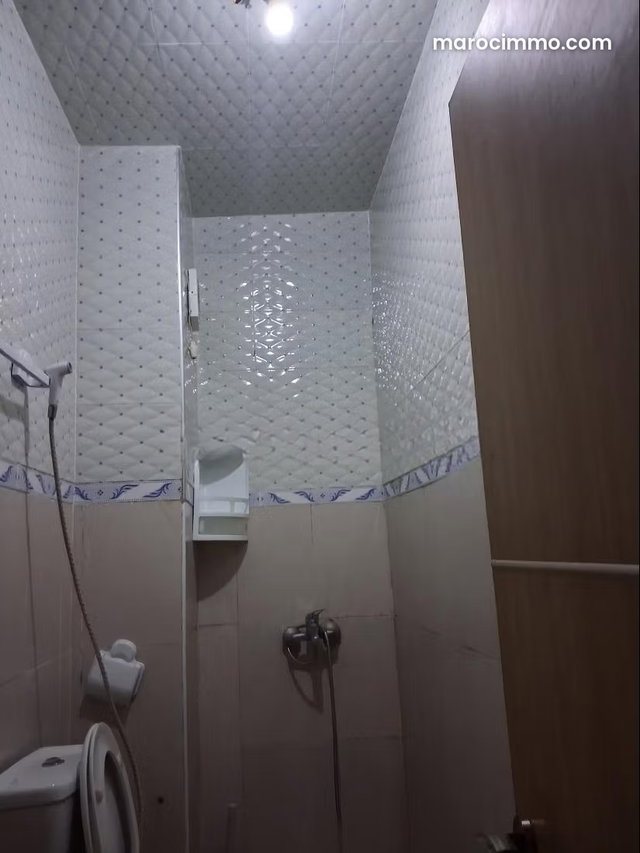 Bel appartement à vendre à Route de Safi. 5 pièces. Résidence avec concierge, climatisation générale — 5