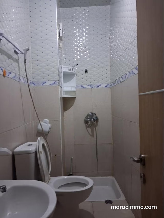 Bel appartement à vendre à Route de Safi. 5 pièces. Résidence avec concierge, climatisation générale — 4