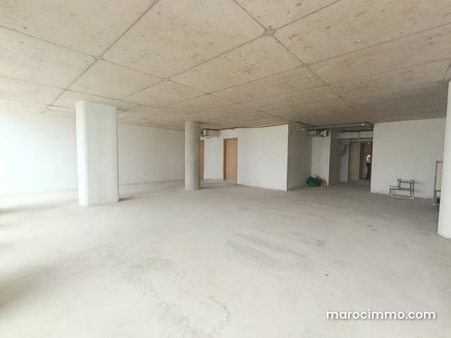 Plateau bureau neuf de 160m2 à la location – CFC — 2