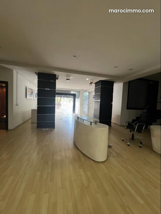 Location – magasin commercial à agdal — 3