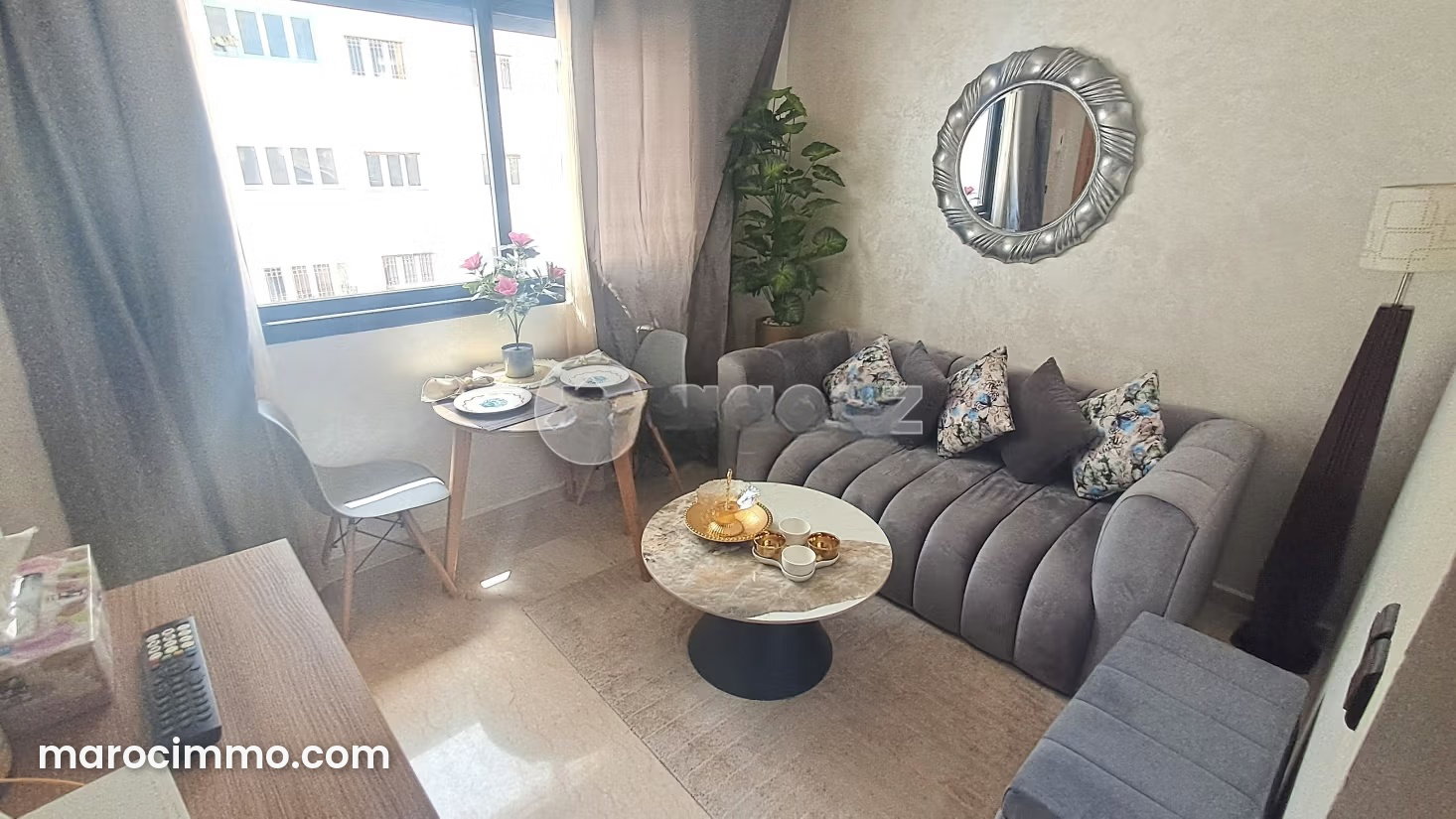 استوديو مفروش بشرفة للكراء بحي المعاريف في الدار البيضاء — الدار البيضاء