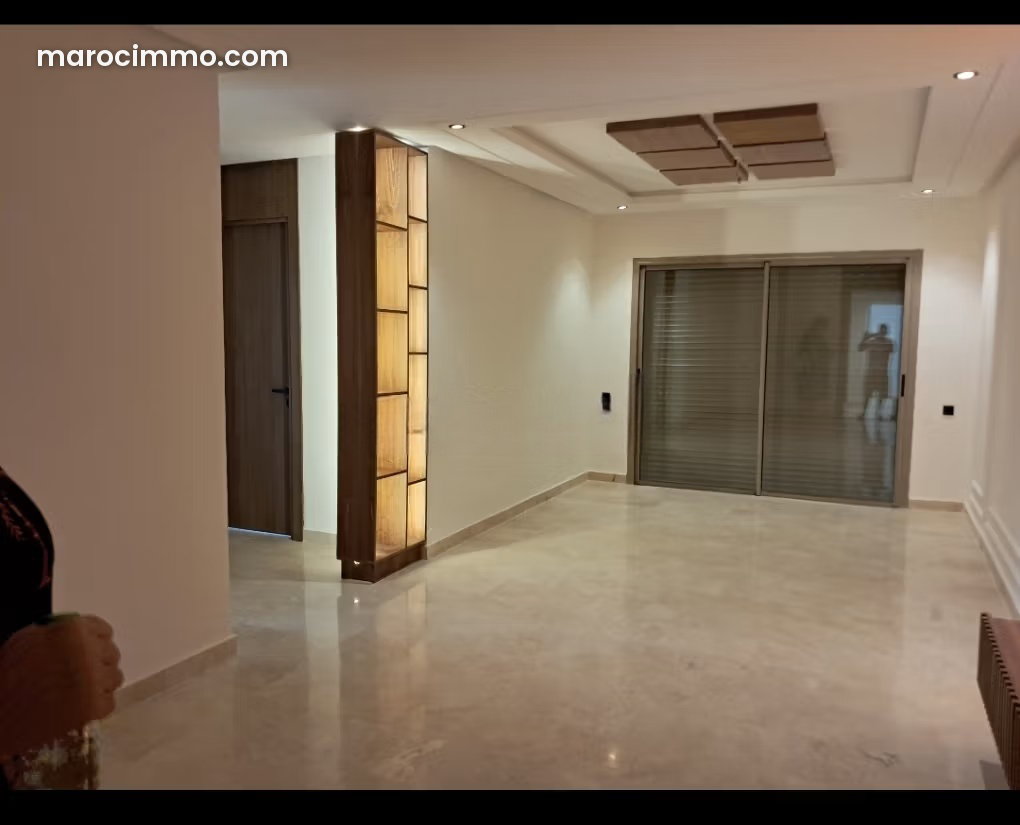 شقة فاخرة مع مسابح للإيجار بحي المنزه — المنزه