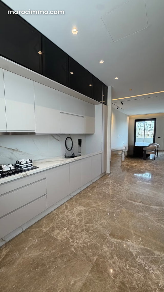 Appartement à vendre à Du Golf. Surface totale 147 m². Piscine, climatisation — 2