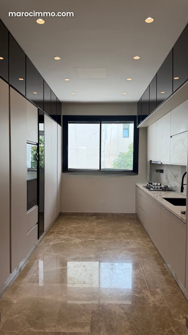 Appartement à vendre à Du Golf. Surface totale 147 m². Piscine, climatisation — 3