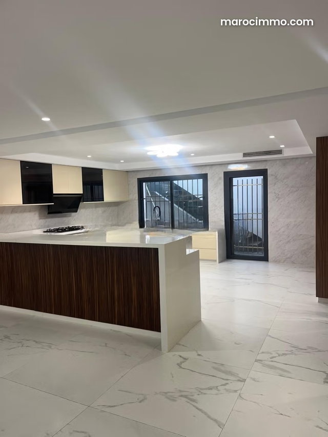 Luxury House for Sale in Harhoura. Total Area 400 m². Secure Door and Double Glazing System — 2