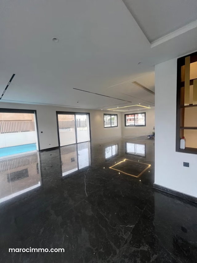 Luxury House for Sale in Harhoura. Total Area 400 m². Secure Door and Double Glazing System — 3