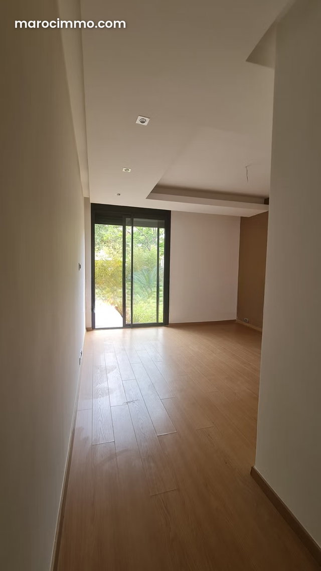 Apartment with Beautiful Garden in Orangeraie Souissi — 3