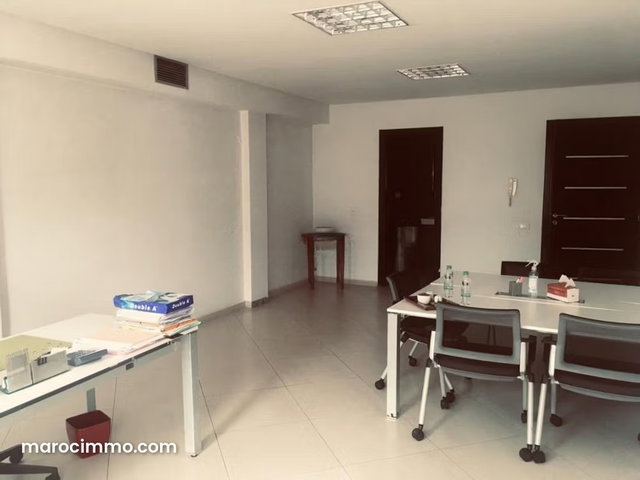 Plateau de bureau à louer sur GAUTHIER — 2