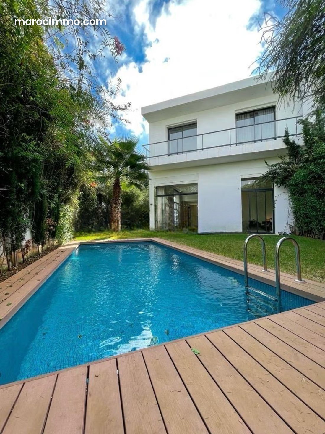430 m² Villa with Swimming Pool for Rent, Dar Bouazza — Dar Bouazza