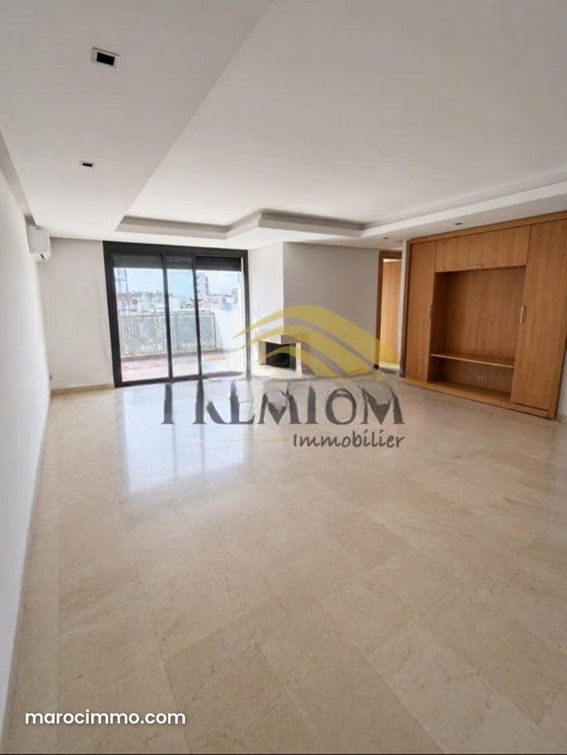Beautiful apartment with terrace — 2